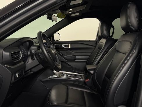 Used 2020 Ford Explorer XLT w/ Equipment Group 202A AWD/4WD image 16