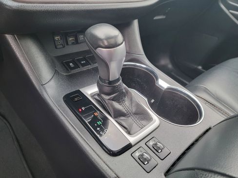 Used 2019 Toyota Highlander XLE image 26