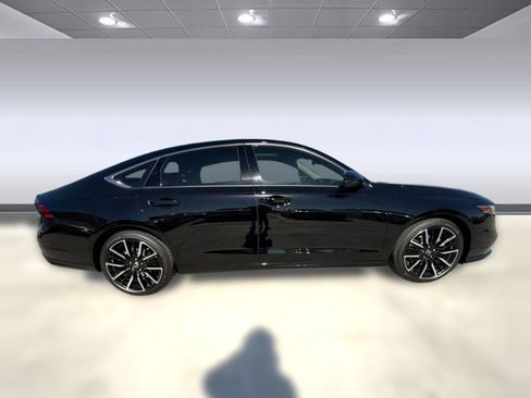 Used 2025 Honda Accord Touring image 7