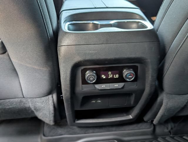 Used 2025 Chevrolet Traverse LT FWD image 21