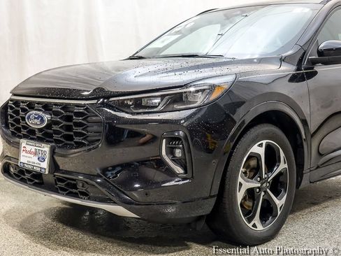 Certified 2023 Ford Escape ST-Line Elite w/ Premium Technology Package AWD/4WD image 3