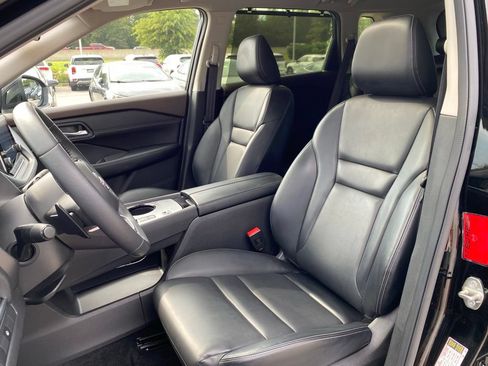 Used 2023 Nissan Rogue SV w/ SV Premium B Package FWD image 21