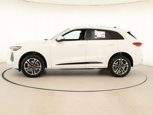 New 2025 Audi Q5 Premium image 2