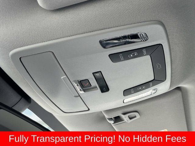 Used 2026 Toyota Sienna LE FWD image 32