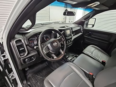 Used 2024 RAM 2500 Tradesman w/ Chrome Appearance Group image 12