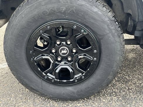 Used 2023 Ford Bronco Wildtrak image 15