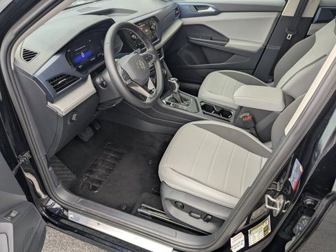 Used 2024 Volkswagen Taos SE image 9