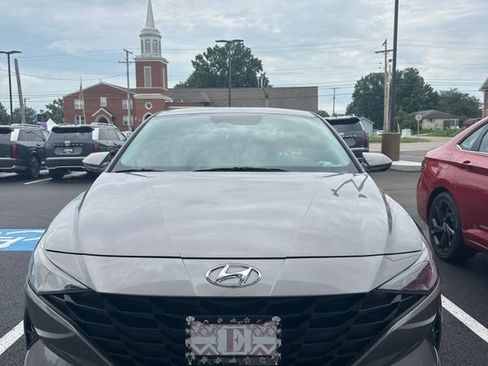 Used 2023 Hyundai Elantra SEL w/ Convenience Package FWD image 1