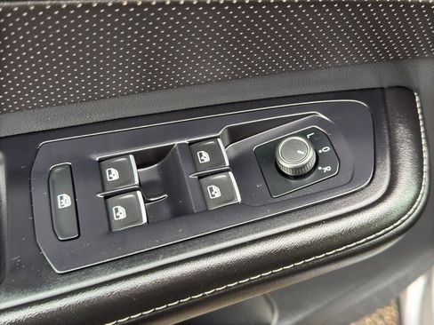 Used 2024 Volkswagen Atlas SE image 12