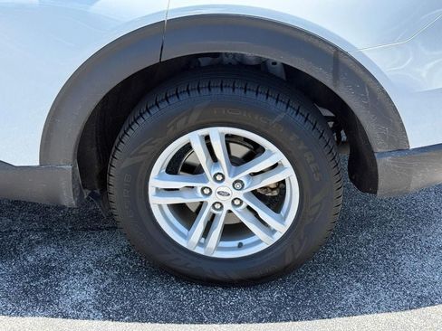 Used 2023 Ford Explorer XLT AWD/4WD image 6