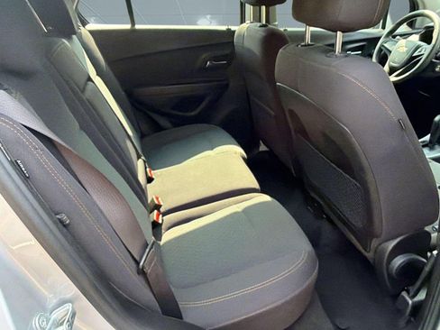 Used 2019 Chevrolet Trax LS FWD image 29