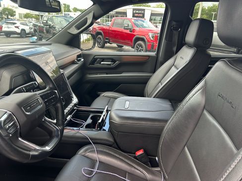 Used 2025 GMC Yukon Denali AWD/4WD image 9