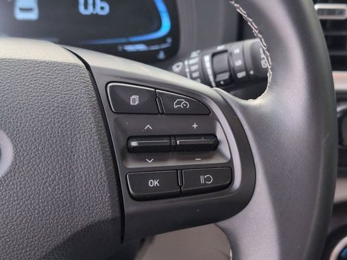 Used 2025 Hyundai Venue SEL FWD image 21