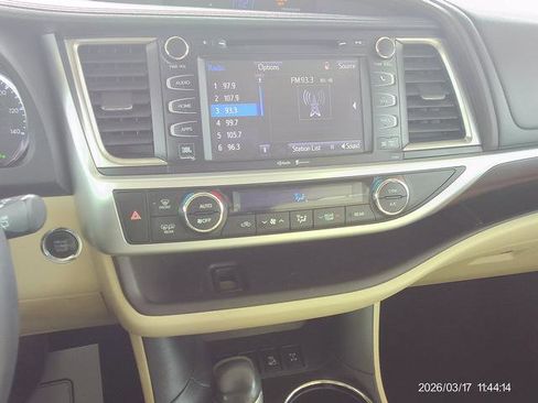 Used 2015 Toyota Highlander Limited Platinum AWD/4WD image 13