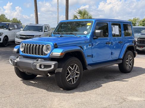 Used 2025 Jeep Wrangler Unlimited Sahara AWD/4WD image 7