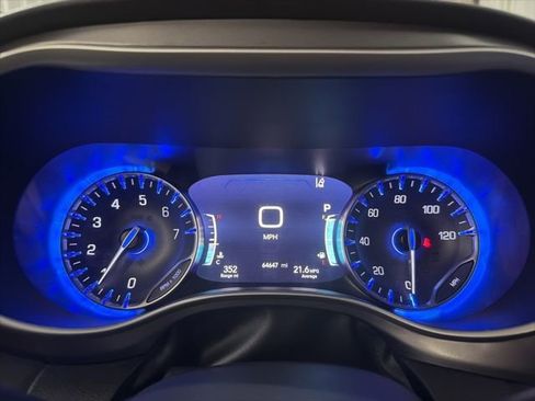 Used 2023 Chrysler Pacifica Touring-L image 29