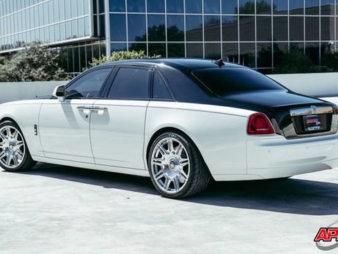 Used 2017 Rolls-Royce Ghost RWD image 60