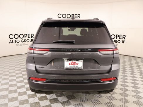 Used 2022 Jeep Grand Cherokee Altitude AWD/4WD image 22