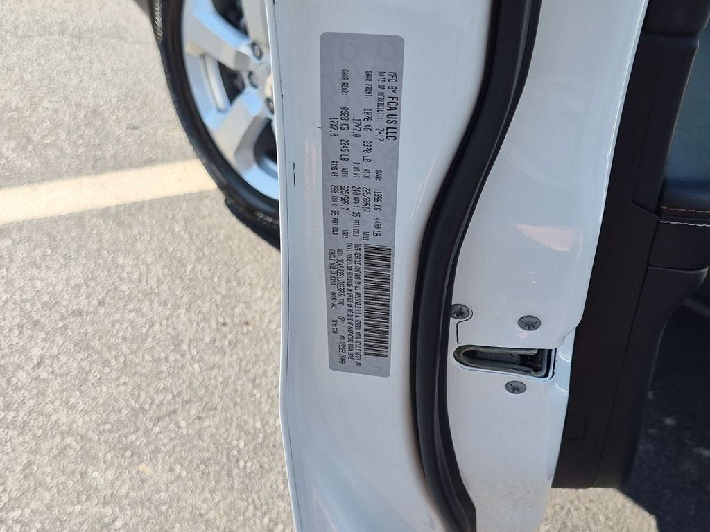 Used 2018 Jeep Compass Latitude w/ Popular Equipment Group FWD image 33