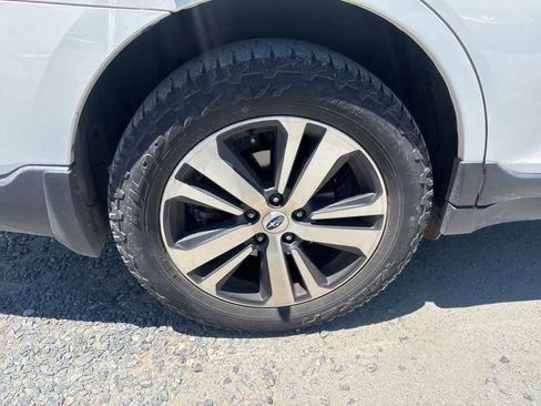 Used 2018 Subaru Outback 2.5i Limited AWD/4WD image 16