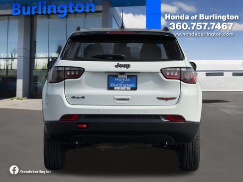 Used 2025 Jeep Compass Trailhawk AWD/4WD image 5