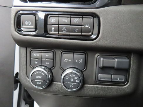 Used 2025 GMC Yukon AT4 Ultimate image 44