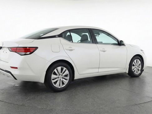 Used 2025 Nissan Sentra S FWD image 9
