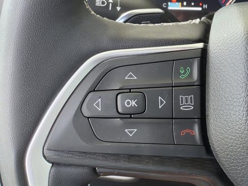 Used 2025 Jeep Grand Cherokee Altitude image 27