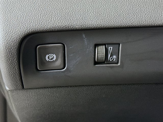 Used 2023 Buick Enclave Essence FWD image 11