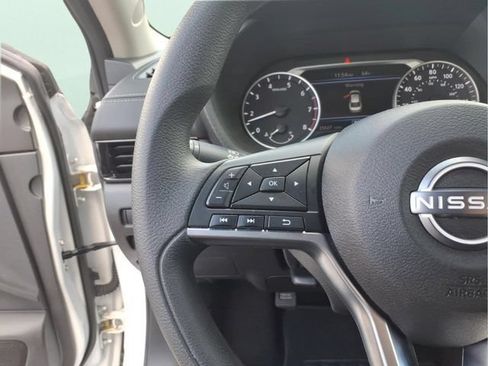 Used 2025 Nissan Sentra SV FWD image 24
