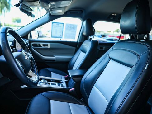 Used 2022 Ford Explorer XLT w/ Equipment Group 202A image 24