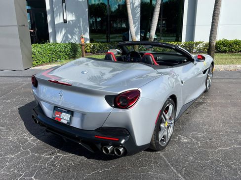 Used 2019 Ferrari Portofino image 19