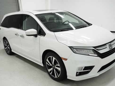 Used 2020 Honda Odyssey Elite image 3