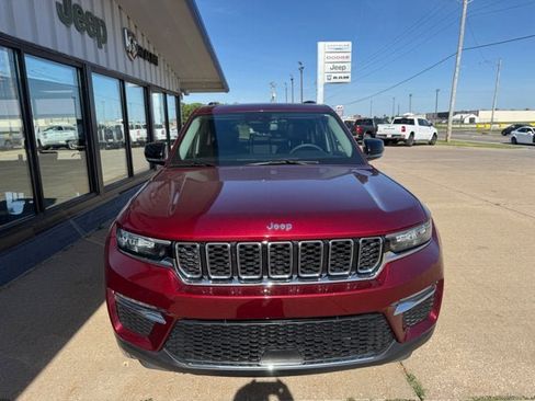 Used 2023 Jeep Grand Cherokee Limited w/ Trailer Tow Prep Group (B) AWD/4WD image 3