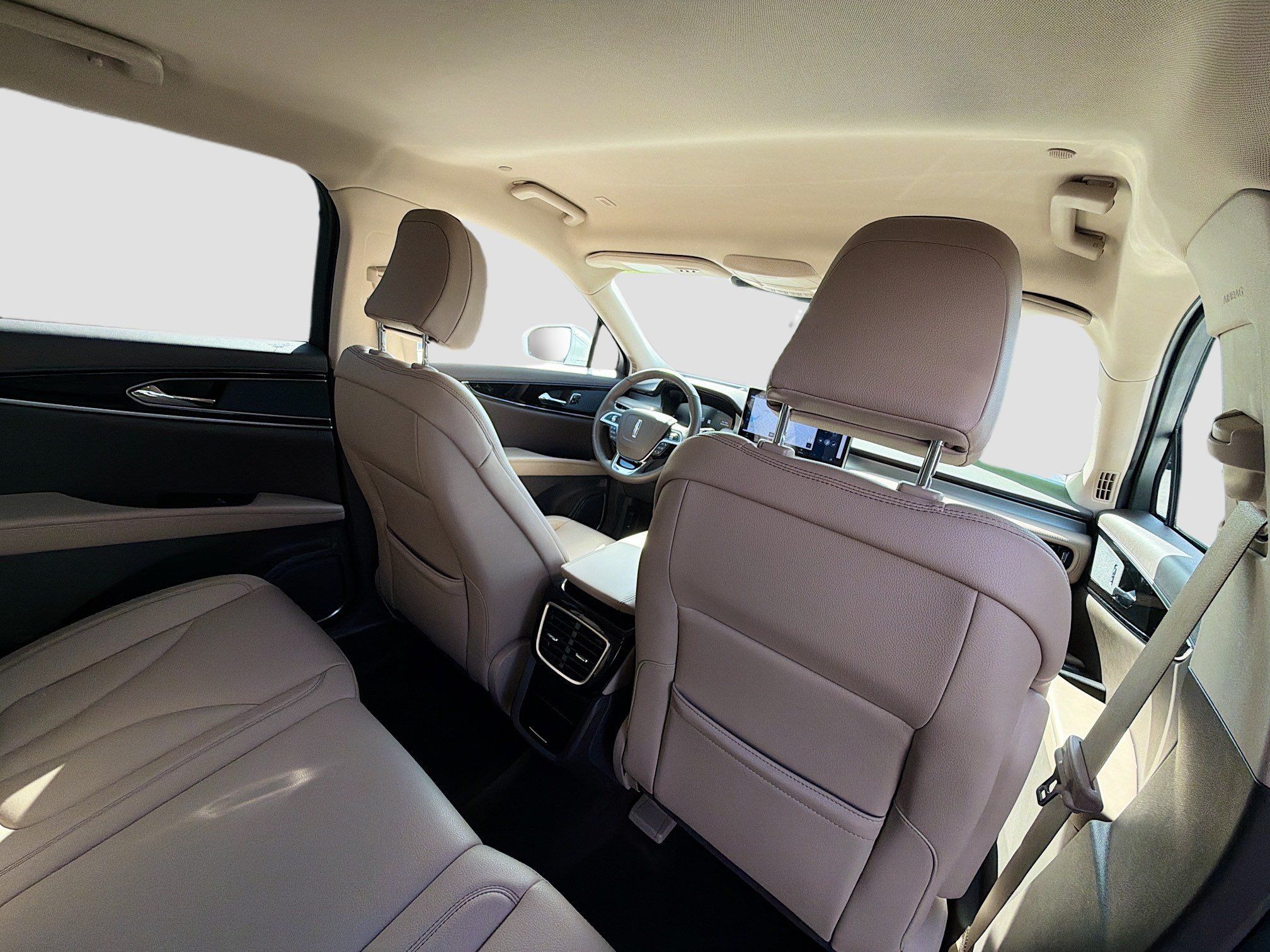 Used 2023 Lincoln Nautilus FWD w/ Premium Package image 28