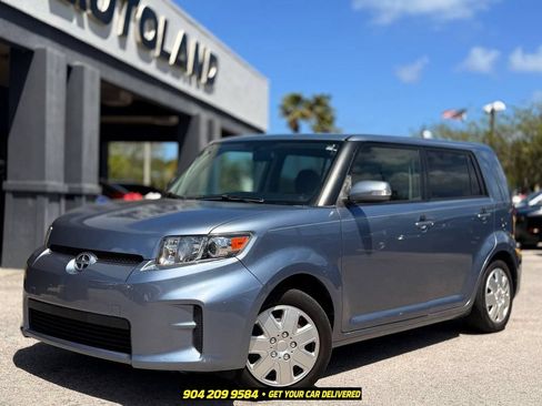 Used 2012 Scion xB FWD image 1