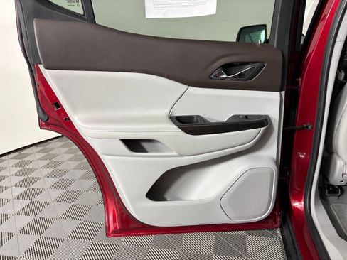 Used 2019 GMC Acadia SLT FWD image 44