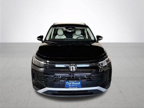 Certified 2025 Volkswagen Tiguan SE FWD image 4