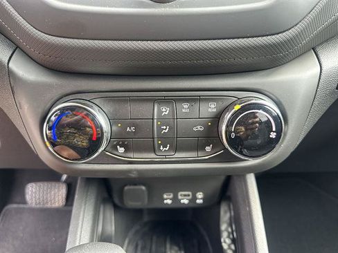 Used 2022 Chevrolet TrailBlazer LT FWD image 39