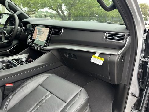 New 2026 Jeep Grand Wagoneer L Limited AWD/4WD image 36