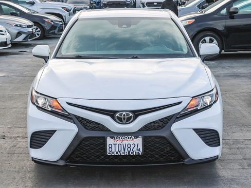 Used 2020 Toyota Camry SE image 2