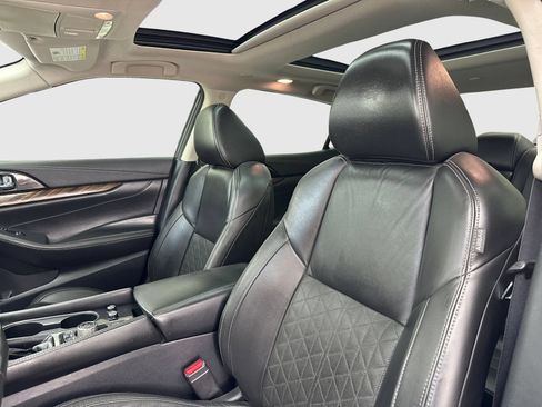 Used 2018 Nissan Maxima Platinum FWD image 15