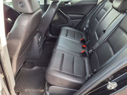 Used 2016 Volkswagen Tiguan S image 4