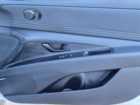 Used 2025 Hyundai Elantra Limited image 27