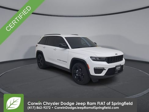 Certified 2023 Jeep Grand Cherokee Limited w/ Black Appearance Package image 3