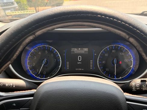 Used 2019 Chrysler Pacifica Touring-L FWD image 15