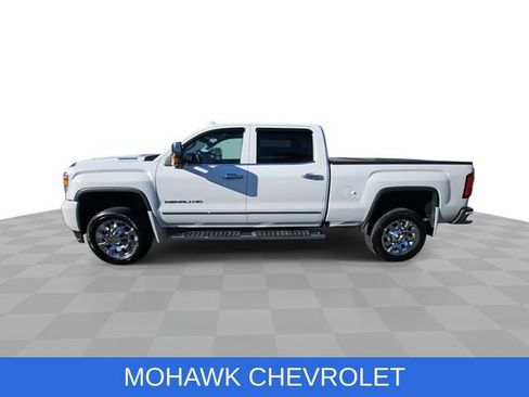 Used 2019 GMC Sierra 2500 Denali w/ Duramax Plus Package AWD/4WD image 5