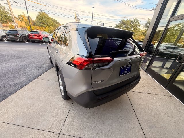 Used 2021 Toyota RAV4 XLE w/ XLE Grade Weather Package AWD/4WD image 7