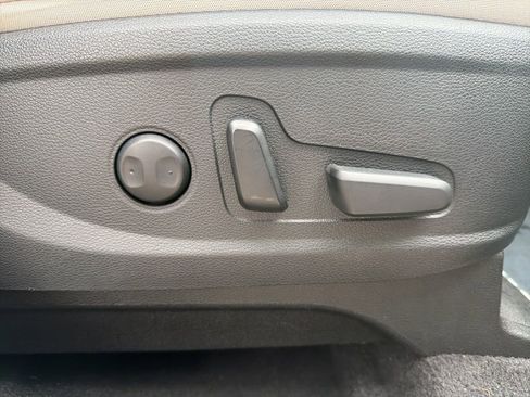 Used 2024 Kia Telluride EX w/ EX Captain's Chair Package image 35