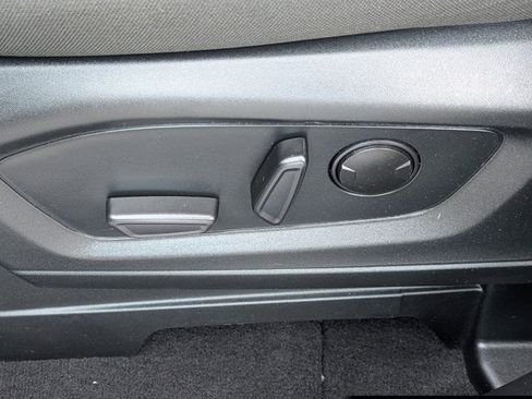 Used 2023 Ford Explorer XLT AWD/4WD image 19